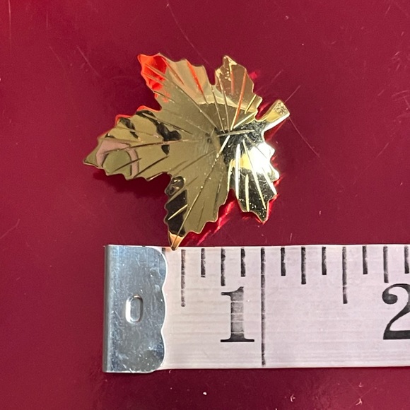 Bond-Boyd Gold Filled Maple Leaf Brooch - Picture 6 of 6